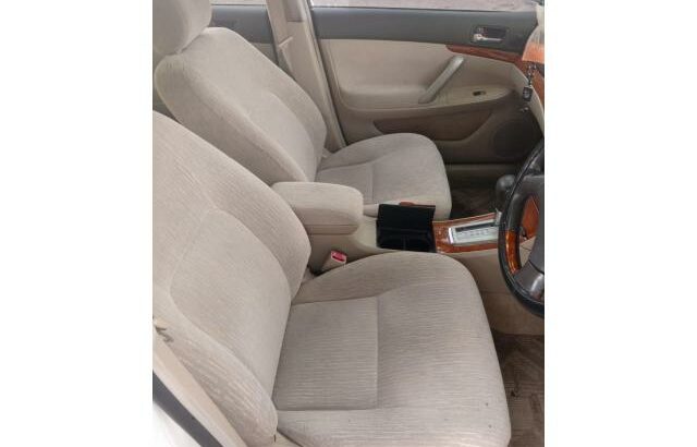 Vende-se Toyota Alion 1.5  Bem conservado