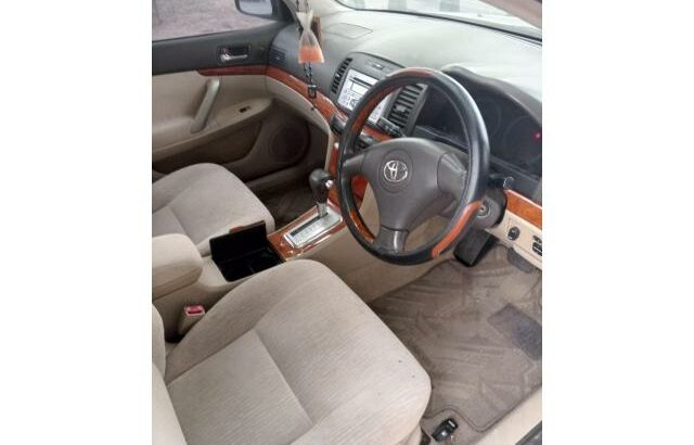 Vende-se Toyota Alion 1.5  Bem conservado