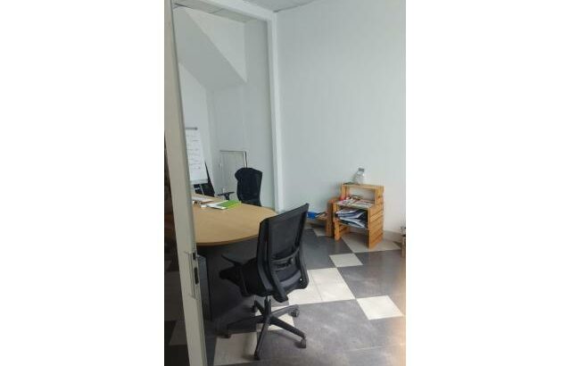 Vende-se Armazém/Loja no Bairro do Aeroporto