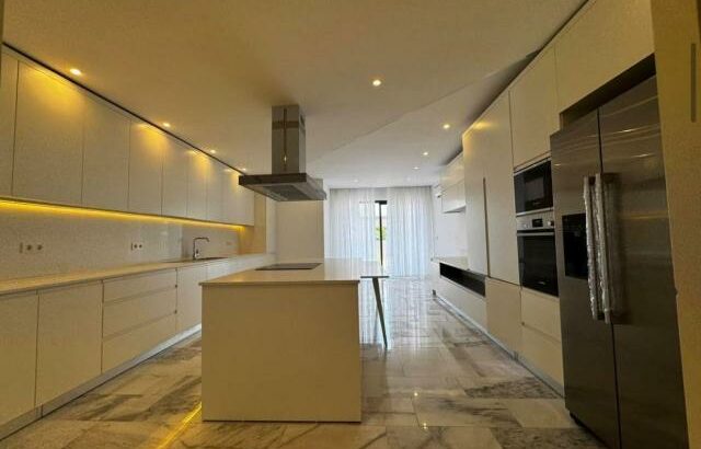 Arrenda-se Luxuoso Apartamento T4 mobilado no condomínio Palmar
