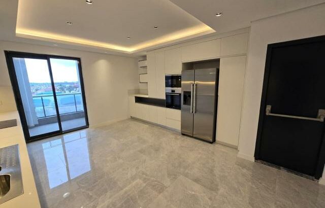 Arrenda-se Luxuoso Apartamento T4 mobilado no condomínio Palmar