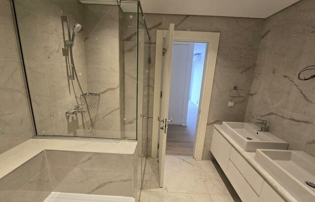 Arrenda-se Luxuoso Apartamento T4 mobilado no condomínio Palmar