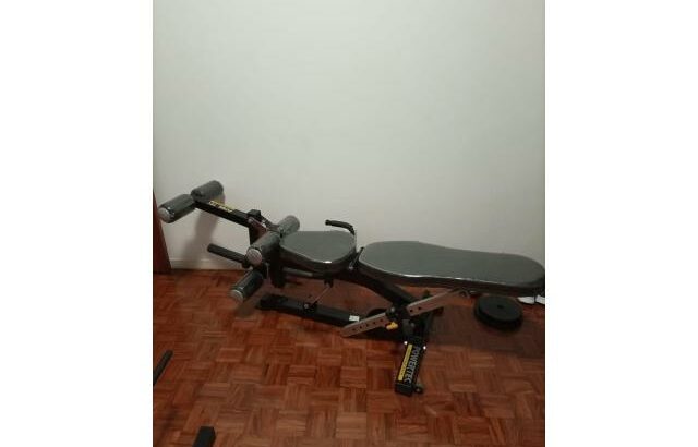 Cama universal para treino do corpo
