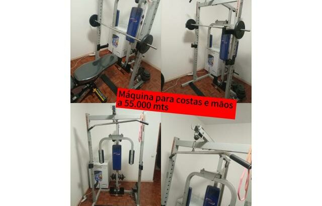 Máquina para treino de costas, braços e mais