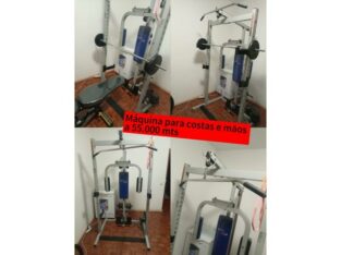 Máquina para treino de costas, braços e mais