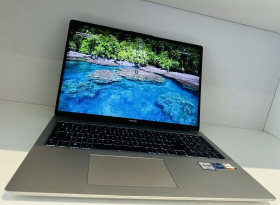 Huawei MateBook D16 Metálico Intel Core i7-12700H 12 TH Generarion (20CPUs) , 2.30GHZ , 16 GB DDR5 SDRAM , 512 GB SSD NVMe,Intel Íris Xe Graphics , 15