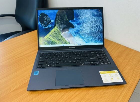 Asus VivoBook X1502ZA 12 TH Gen  Intel Core i3-1220P(12 CPUS)1.50GHZ , 8 GB DDR4 SDRAM,512 GB SSD NVMe,Intel UHD Graphics , 15.6 polegadas , Teclado C