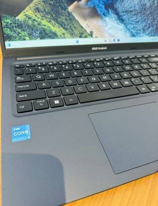 Asus VivoBook X1502ZA 12 TH Gen  Intel Core i3-1220P(12 CPUS)1.50GHZ , 8 GB DDR4 SDRAM,512 GB SSD NVMe,Intel UHD Graphics , 15.6 polegadas , Teclado C