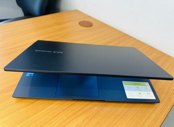 Asus VivoBook X1502ZA 12 TH Gen  Intel Core i3-1220P(12 CPUS)1.50GHZ , 8 GB DDR4 SDRAM,512 GB SSD NVMe,Intel UHD Graphics , 15.6 polegadas , Teclado C