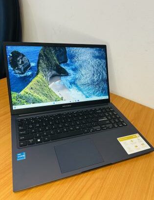 Asus VivoBook X1502ZA 12 TH Gen  Intel Core i3-1220P(12 CPUS)1.50GHZ , 8 GB DDR4 SDRAM,512 GB SSD NVMe,Intel UHD Graphics , 15.6 polegadas , Teclado C