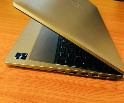 Dell Latitude 5521  UltraBook Machine 11 TH Generation  Intel Core i7-11850H  2.50GHZ  (16 CPUS ) 16 GB DDR4 SDRAM ,512 GB SSD  Intel UHD Graphics , 1