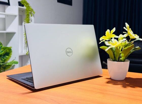 Dell XPS 13 9380 2in1 X360 UHD 4K Touchscreen i7 8th 16GB RAM 256GB SSD UHD 4K