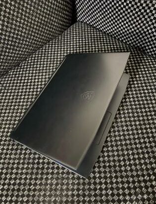 Gaming MSI Katana GF66 11UC 15.6” i5 11th 8GB RAM 512GB SSD MVi dia GeForce RTX 3050 4GB
