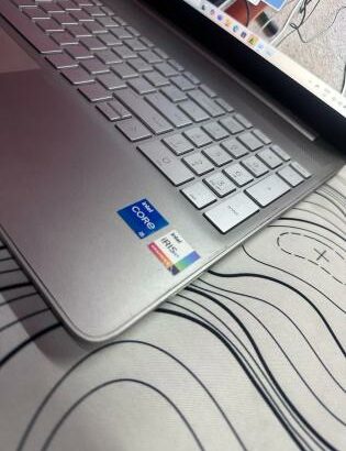 HP 15-dw3xx i5 11th 8GB RAM 256GB SSD 1TB JDD