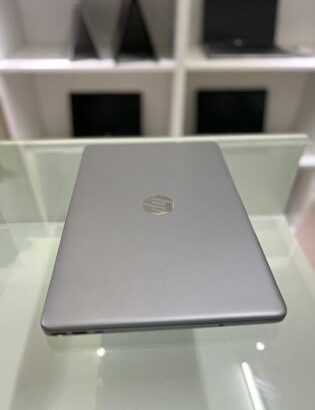 Hp 255 G8 AMD RYZEN 3 3500U 8GB RAM 256GB SSD