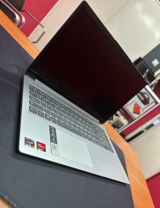 Lenovo Ideapad 1 AMD Ryzen 3 7320U 4GB RAM 256GB SSD