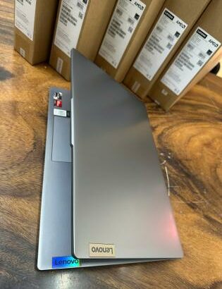 Lenovo Ideapad slim 3 15IAH8 Core i5-12450H 8GBRAM 512GB SSD 15.6” FHD Win 11 Home Selados Entregas e Garantia