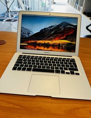 MacBook Air 2015 Limpinho  Intel Core I5 1.60 GHZ  8GB RAM  256 GB SSD NVME  13.3 Inch (1440×900) Intel HD Graphics 6000 1536MB Bateria Excelente  Car