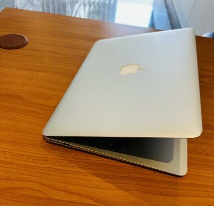 MacBook Air 2015 Limpinho  Intel Core I5 1.60 GHZ  8GB RAM  256 GB SSD NVME  13.3 Inch (1440×900) Intel HD Graphics 6000 1536MB Bateria Excelente  Car