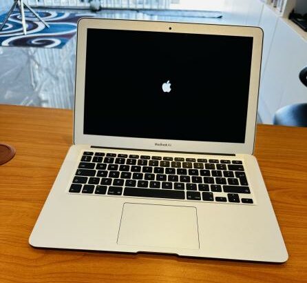 MacBook Air 2015 Limpinho  Intel Core I5 1.60 GHZ  8GB RAM  256 GB SSD NVME  13.3 Inch (1440×900) Intel HD Graphics 6000 1536MB Bateria Excelente  Car