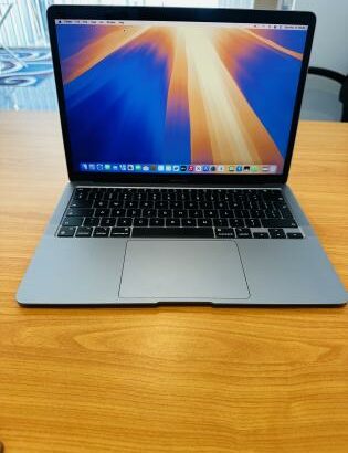 MacBook Air M1 2020 Retina Display  13.3 inch  Apple M1  8 GB RAM 256 GB SSD Space Gray  Preço: 47.500.00MT