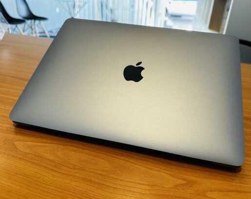 MacBook Air M1 2020 Retina Display  13.3 inch  Apple M1  8 GB RAM 256 GB SSD Space Gray  Preço: 47.500.00MT