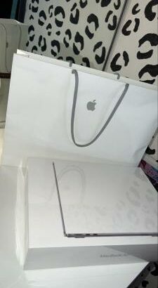 MACBOOK AIR M3 13.6″ CPU 10 CORE/ GPU 10 CORE 16GB RAM 512GB SSD SELADOS