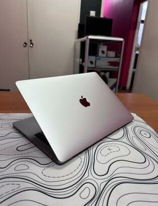 MacBook Pro 2019 TouchBar 13” i5 8GB RAM 512Gb SSD