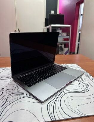 MacBook Pro 2019 TouchBar 13” i5 8GB RAM 512Gb SSD