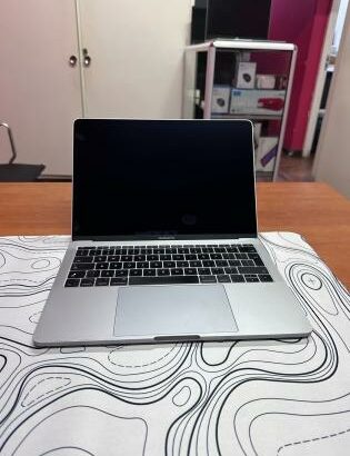 MacBook Pro 2019 TouchBar 13” i5 8GB RAM 512Gb SSD