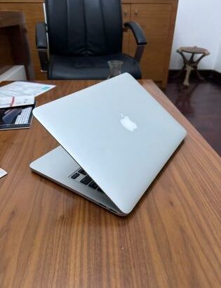 MacBook Pro Retina 2015 15.4” i7 16GB RAM 512GB SSD AMD Radeon R9 M370X 2GB