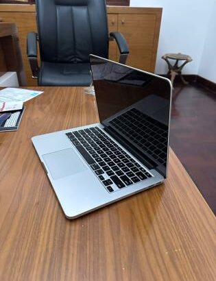 MacBook Pro Retina 2015 15.4” i7 16GB RAM 512GB SSD AMD Radeon R9 M370X 2GB