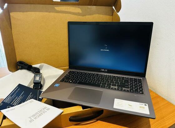 Novinho 0KM Nunca usado  Garantia 01 ANO  Asus X515M Notebook PC intel celeron N4020 12 TH Generation 4 GB DDR4 SDRAM , 256 GB SSD NVMe, UHD Graphics