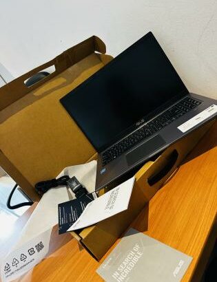 Novinho 0KM Nunca usado  Garantia 01 ANO  Asus X515M Notebook PC intel celeron N4020 12 TH Generation 4 GB DDR4 SDRAM , 256 GB SSD NVMe, UHD Graphics