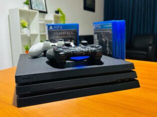 Ps4 pro com 2 Joys e 7 jogos