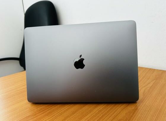 SEMI-NOVO MacBook Air Retina Display 13-Inch 2019 1.6GHZ Intel core I5 8GB 2133MHZ  , 128  GB SSD ,intel UHD Graphis 617 1536MB Preço :45.000.00MT