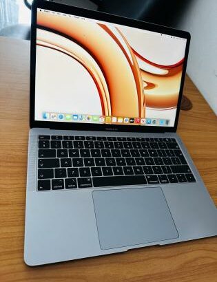SEMI-NOVO MacBook Air Retina Display 13-Inch 2019 1.6GHZ Intel core I5 8GB 2133MHZ  , 128  GB SSD ,intel UHD Graphis 617 1536MB Preço :45.000.00MT