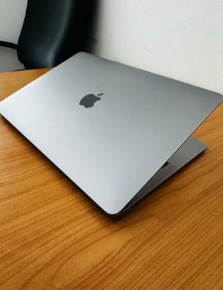 SEMI-NOVO MacBook Air Retina Display 13-Inch 2019 1.6GHZ Intel core I5 8GB 2133MHZ  , 128  GB SSD ,intel UHD Graphis 617 1536MB Preço :45.000.00MT