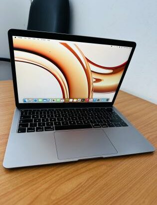 SEMI-NOVO MacBook Air Retina Display 13-Inch 2019 1.6GHZ Intel core I5 8GB 2133MHZ  , 128  GB SSD ,intel UHD Graphis 617 1536MB Preço :45.000.00MT