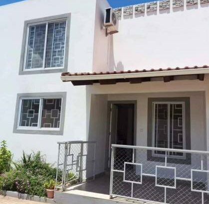 Arrenda-se Casa Tipo 2 no Fomento Condomínio