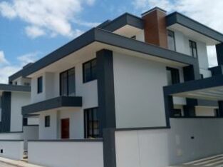 Vende-se Moradia, tipo5 no bairro da Costa do Sol Dona Alice