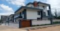 Vende-se Moradia, tipo5 no bairro da Costa do Sol Dona Alice