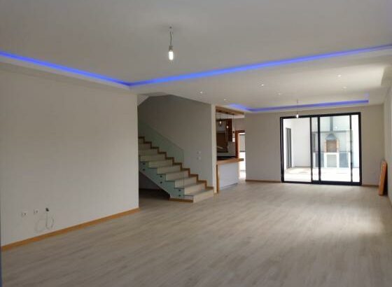 Vende-se Moradia, tipo5 no bairro da Costa do Sol Dona Alice