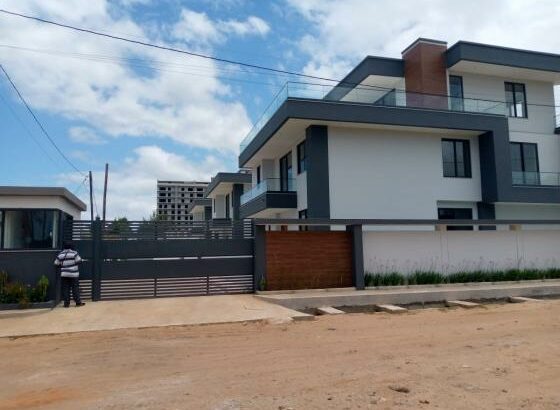 Vende-se Moradia, tipo5 no bairro da Costa do Sol Dona Alice