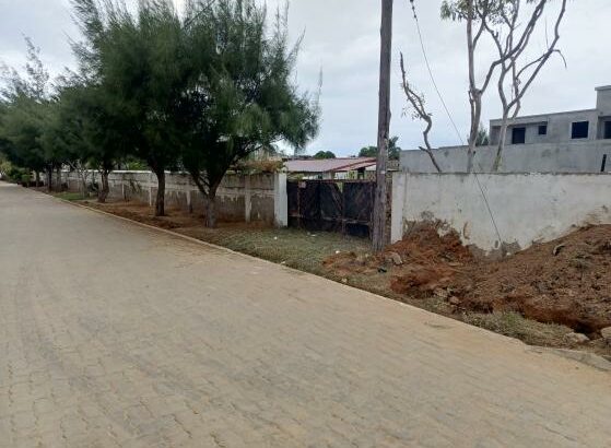 Vende-se propriedade de investimento, com uma área de 60/30m, no bairro da costa do sol Dona Alice