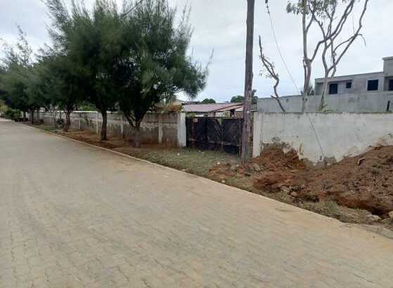 Vende-se propriedade de investimento, com uma área de 60/30m, no bairro da costa do sol Dona Alice