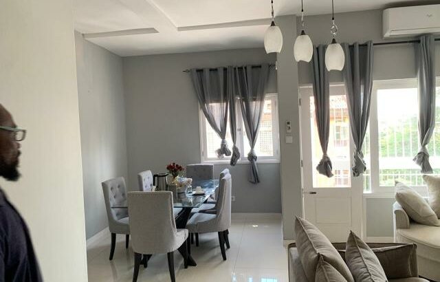 Vende-se um apartamento tipo 3 na Coop / rua da França reabilitado