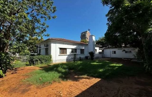 Arrenda-se uma moradia tipo 3+2 na mão TSE tung esquina com a Valentim city