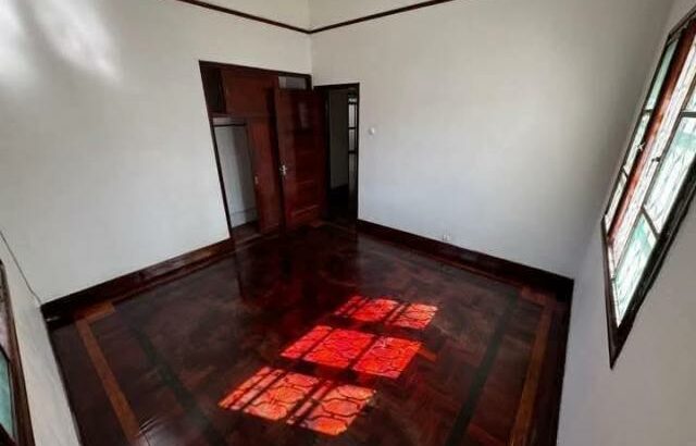 Arrenda-se uma moradia tipo 3+2 na mão TSE tung esquina com a Valentim city