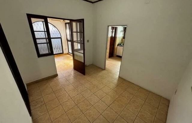 Arrenda-se uma moradia tipo 3+2 na mão TSE tung esquina com a Valentim city